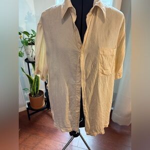 SOLD SOLD !!Perry Ellis Light Yellow Button Down Short Sleeve Shirt. 100% Silk.